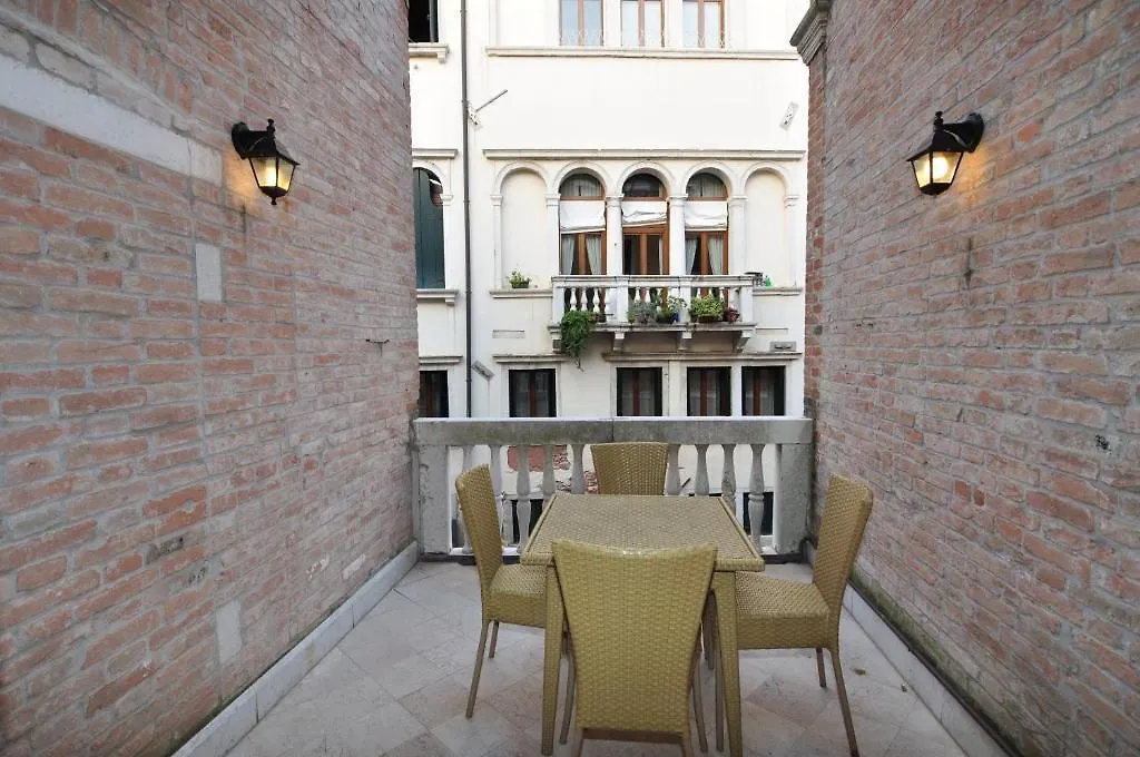 Casa Dei Pittori Venice Apartments