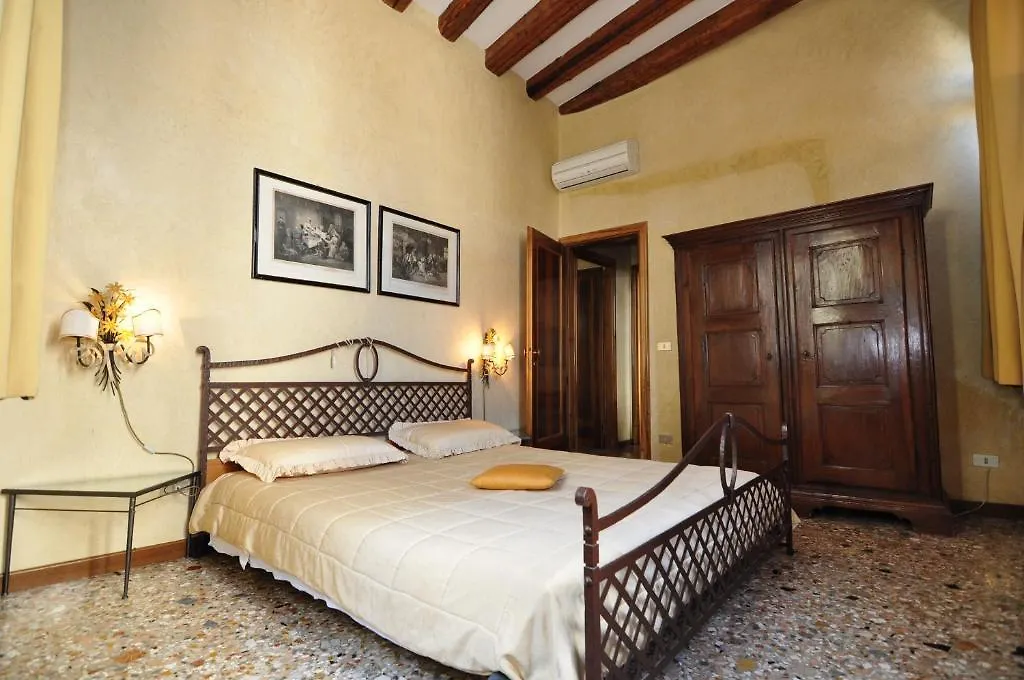 Casa Dei Pittori Venice Apartments